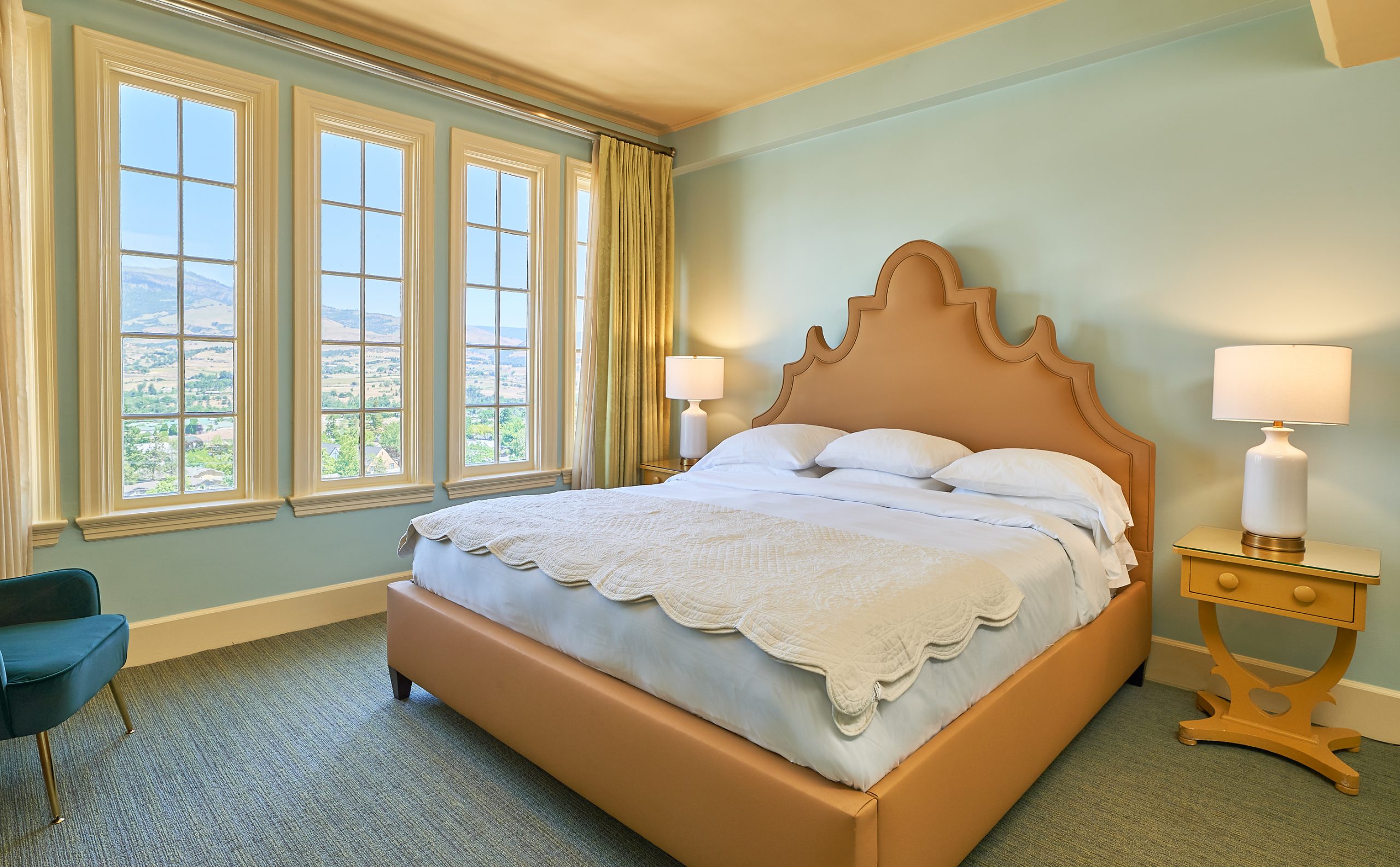 Look out over the city of Ashland from this lovely and comfortably appointed guest room featuring one King bed. Bathroom features shower or shower/tub combo.View Room