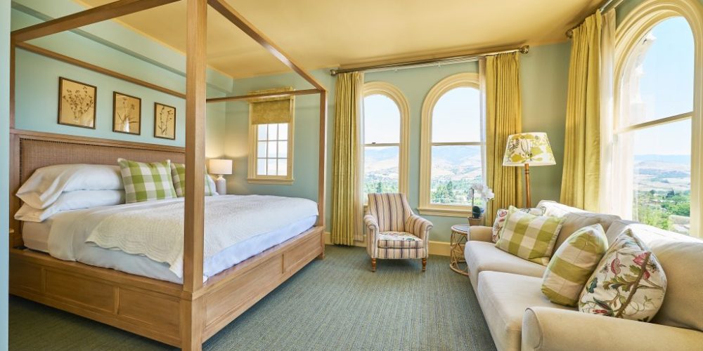 Our most exclusive, beautifully appointed deluxe guest room with one King size princess canopy bed can be found from the 7th floor up.View Room