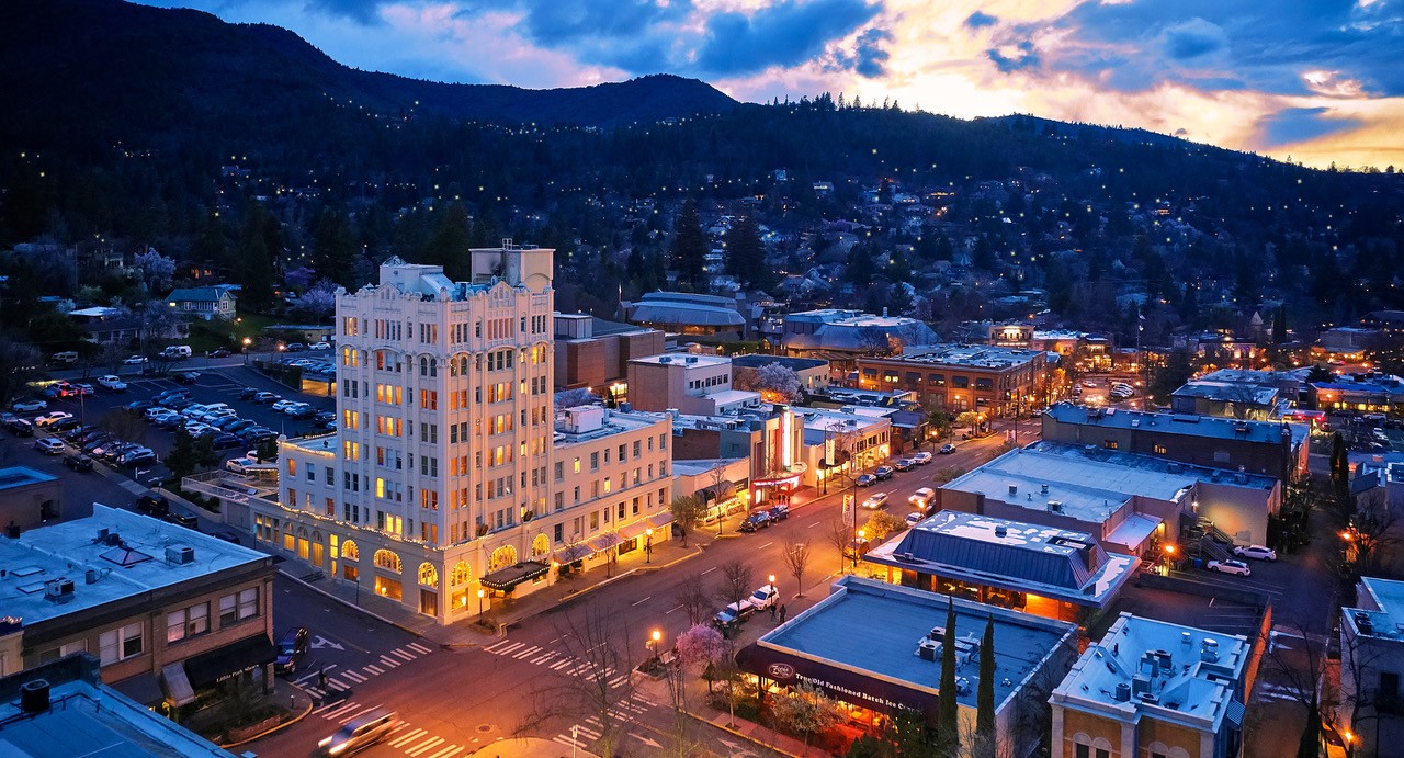 Ashland Springs Hotel (2) Ashland Springs Hotel (2)
