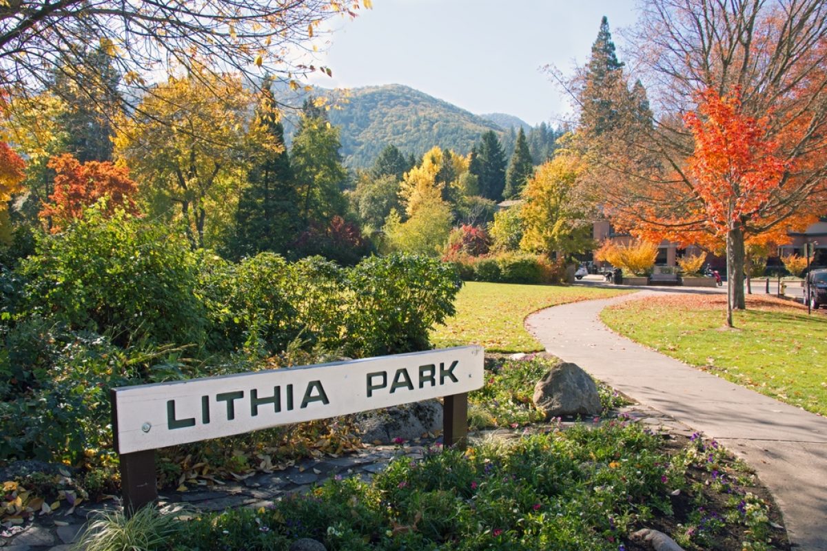 Sign,And,Entrance,To,Lithia,Park,,Ashland,,Oregon,,Usa