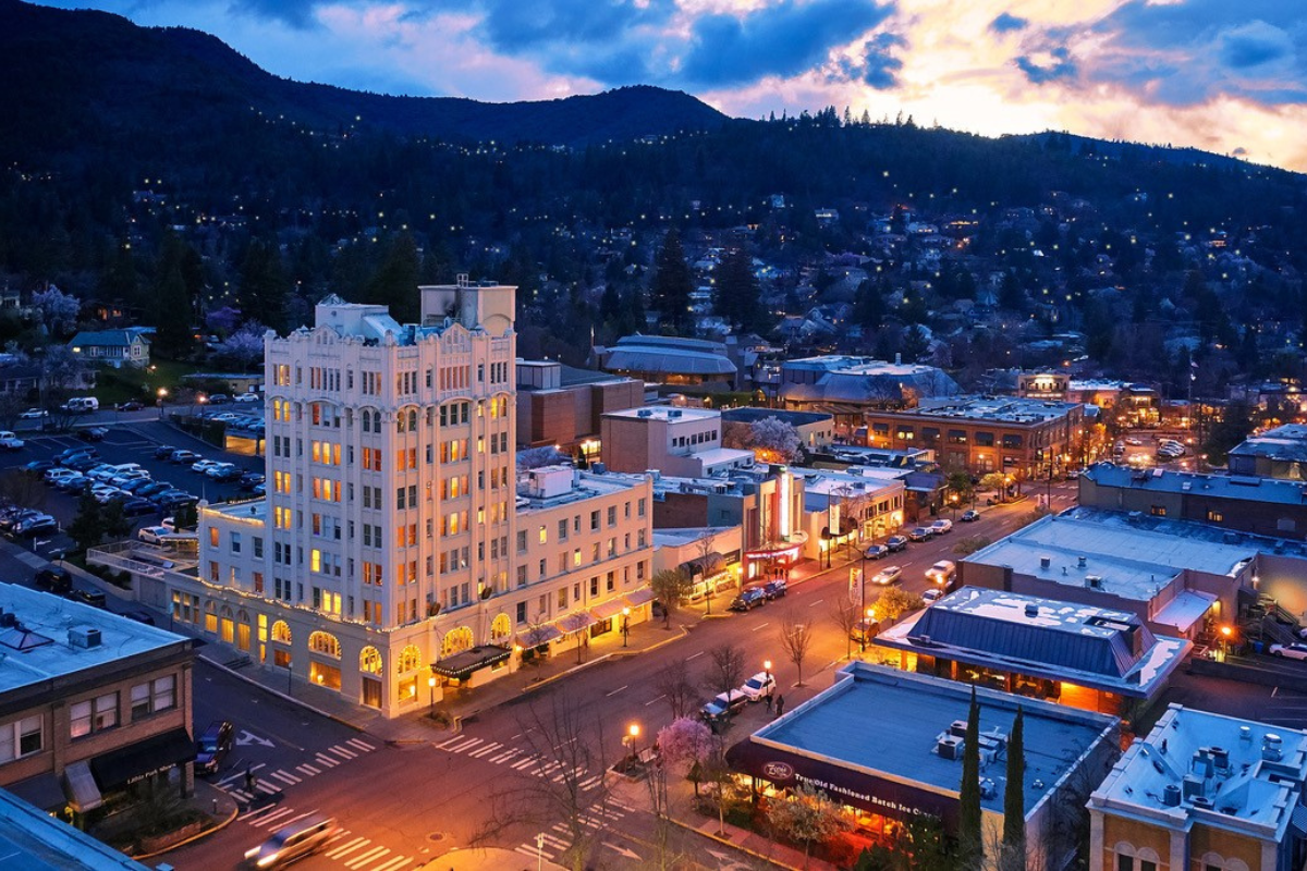 Ashland Springs Hotel Downtown